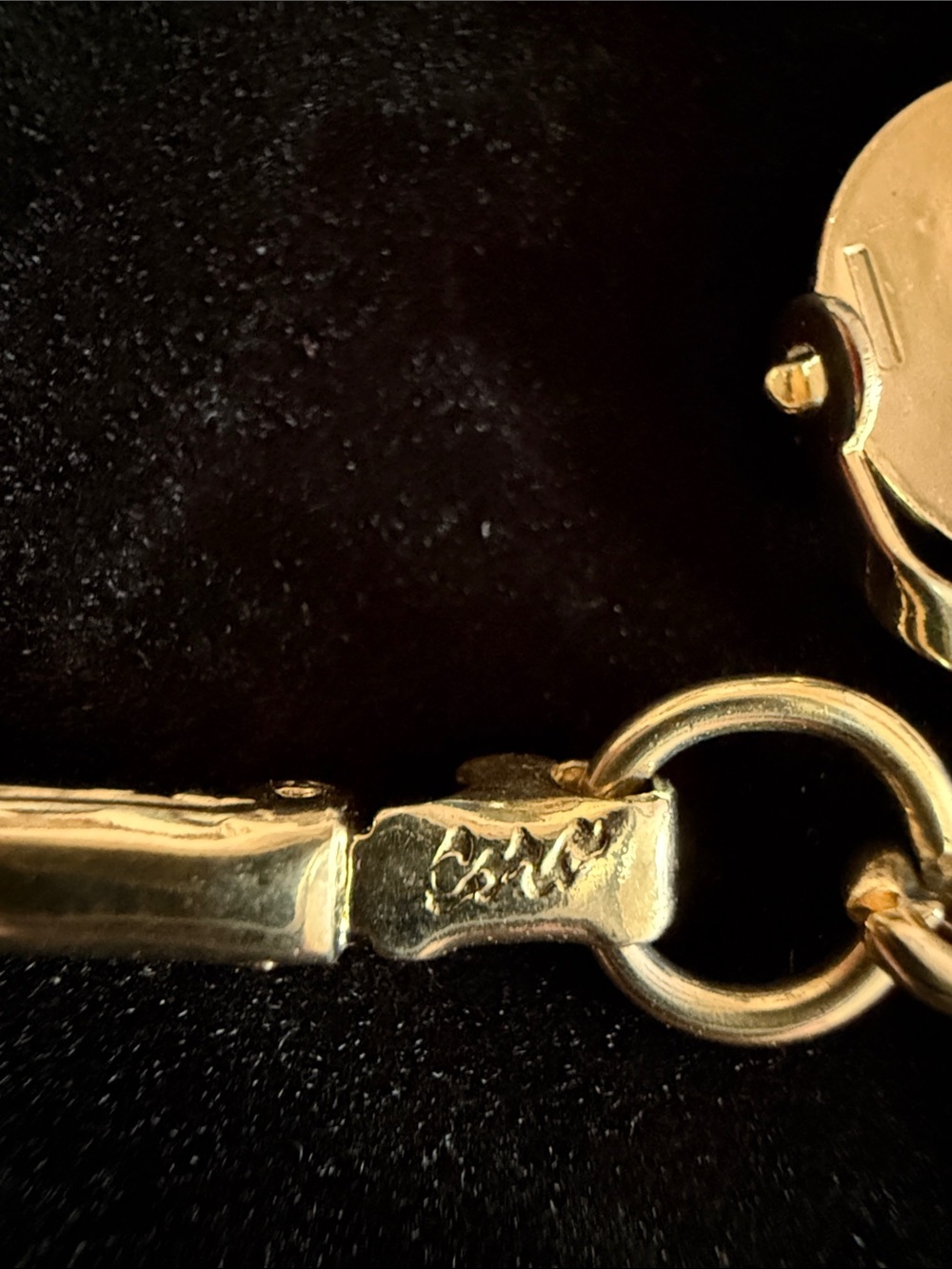 CORO excellent condition 18 Gold-Tone w/Charm Bracelet 1960’s collectible - Picture 5 of 16